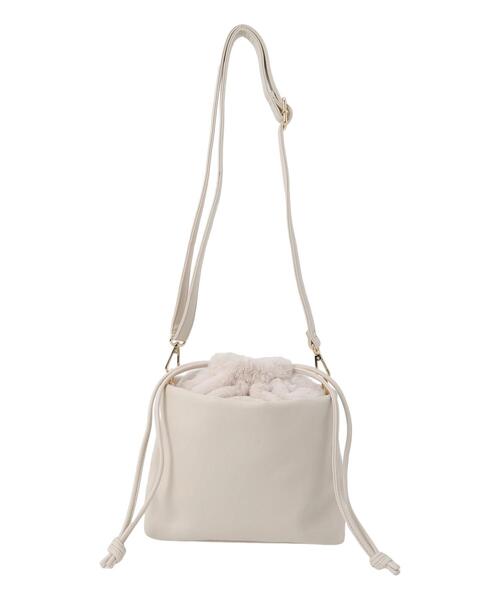Te chichi TERRASSE（テチチテラス）の「パデットファー切替巾着バッグ（ハンドバッグ・レディース・ブラック/オフホワイト・F）」の7枚目の写真