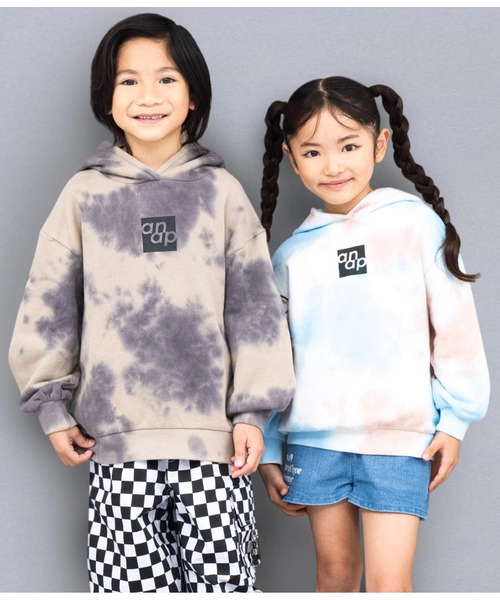 ANAP kids(アナップキッズ)の「anapボックスロゴ裏毛スウェットパーカー【ジュニアお揃い】 【親子お揃い】(パーカー・キッズ・その他/ブラック/ホワイト/ベージュ・120cm/100cm/130cm/110cm)」の3枚目の写真