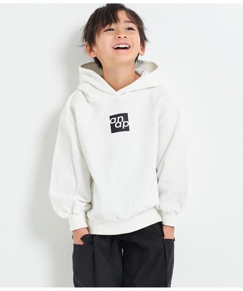 ANAP kids(アナップキッズ)の「anapボックスロゴ裏毛スウェットパーカー【ジュニアお揃い】 【親子お揃い】(パーカー・キッズ・その他/ブラック/ホワイト/ベージュ・120cm/100cm/130cm/110cm)」の17枚目の写真