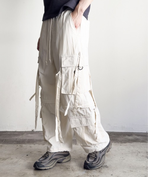COMMON WARE(コモンウェアー)の「COMMONWARE:ナイロンワッシャーテクノパンツ(カーゴパンツ・レディース・ブラック/カーキ/オフホワイト・L/XL/M)」の5枚目の写真