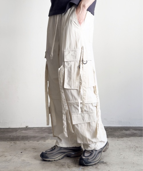 COMMON WARE(コモンウェアー)の「COMMONWARE:ナイロンワッシャーテクノパンツ(カーゴパンツ・レディース・ブラック/カーキ/オフホワイト・L/XL/M)」の6枚目の写真