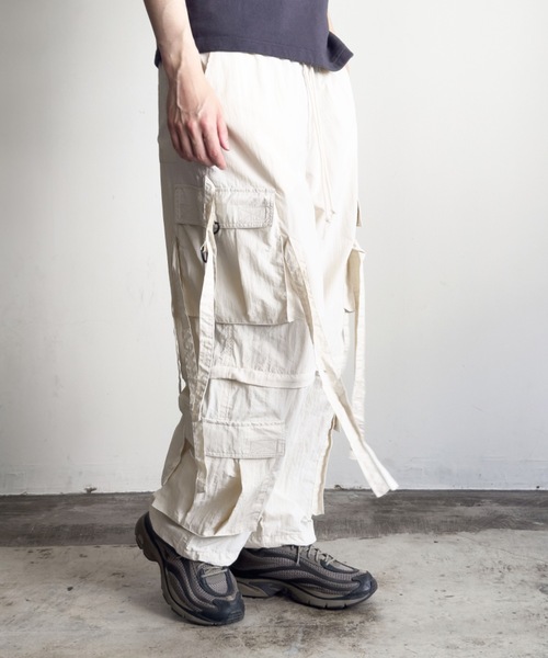 COMMON WARE(コモンウェアー)の「COMMONWARE:ナイロンワッシャーテクノパンツ(カーゴパンツ・レディース・ブラック/カーキ/オフホワイト・L/XL/M)」の7枚目の写真