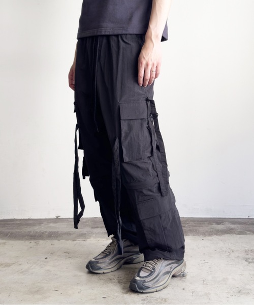 COMMON WARE(コモンウェアー)の「COMMONWARE:ナイロンワッシャーテクノパンツ(カーゴパンツ・レディース・ブラック/カーキ/オフホワイト・L/XL/M)」の9枚目の写真
