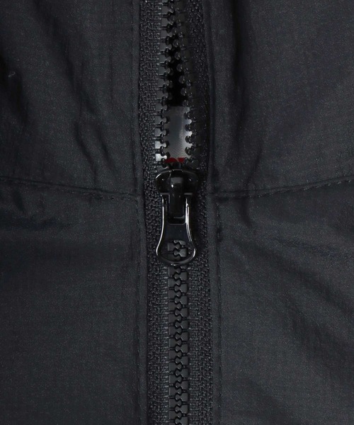 CONVERSE(コンバース)の「CONVERSE/コンバース ナイロン 撥水 軽量 薄手 ポケッタブル パーカー フーディー レディース メンズ(ナイロンジャケット・メンズ・ブルー/ブラック系その他/ブラック/ライトグレー/レッド/レッド系その他/ベージュ/ネイビー/ブルー系その他・M/L/LL)」の13枚目の写真