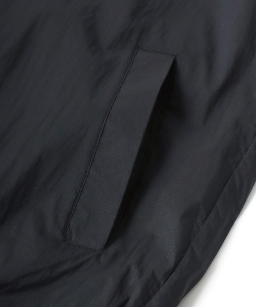 CONVERSE(コンバース)の「CONVERSE/コンバース ナイロン 撥水 軽量 薄手 ポケッタブル パーカー フーディー レディース メンズ(ナイロンジャケット・メンズ・ブルー/ブラック系その他/ブラック/ライトグレー/レッド/レッド系その他/ベージュ/ネイビー/ブルー系その他・M/L/LL)」の19枚目の写真
