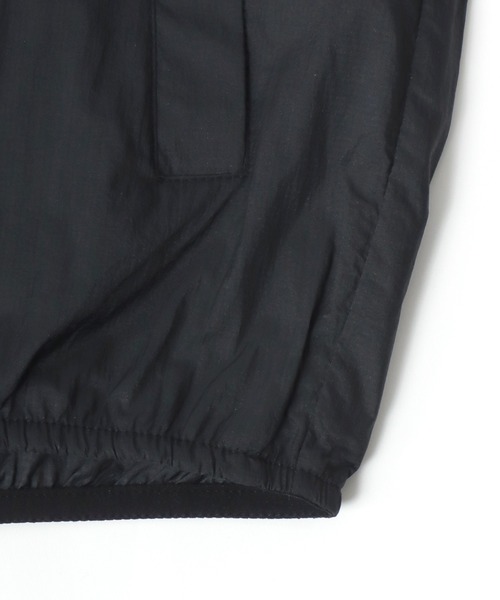 CONVERSE(コンバース)の「CONVERSE/コンバース ナイロン 撥水 軽量 薄手 ポケッタブル パーカー フーディー レディース メンズ(ナイロンジャケット・メンズ・ブルー/ブラック系その他/ブラック/ライトグレー/レッド/レッド系その他/ベージュ/ネイビー/ブルー系その他・M/L/LL)」の20枚目の写真