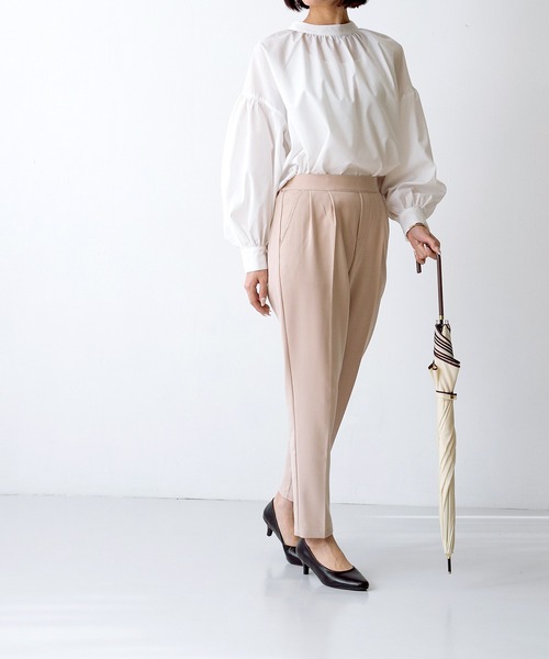 menue(メヌエ)の「オールウェザー アーモンドトゥ パンプス(レインシューズ・レディース・ブラック/ベージュ系その他/グレイッシュベージュ/アイボリー/シルバー・21.5cm/22.0cm/22.5cm/23.0cm/23.5cm/24.0cm/24.5cm/25.0cm/25.5cm/26.0cm)」の15枚目の写真