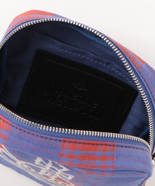 Vivienne Westwood(ヴィヴィアンウエストウッド)の「テクスチャーチェックラフステッチオーブ刺繍ポーチ(ポーチ・レディース・クリーム/ピンク系・FREE)」の5枚目の写真
