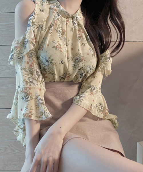 Miniministore(ミニミニストア)の「花柄ブラウスプチハイネックオフショルダー半袖半袖(シャツ/ブラウス・レディース・ベージュ系1/オレンジ/ベージュ系2/ブルー・M/L)」の1枚目の写真