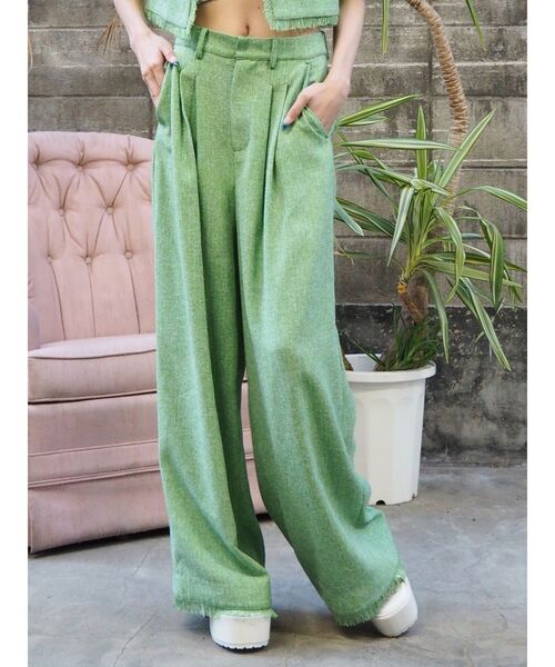 EVRIS（エヴリス）の「ボリュームタックフリンジワイドパンツ【セットアップ着用可能】（その他パンツ・レディース・ホワイト/ブラック/グリーン・SMALL/MEDIUM）」の3枚目の写真