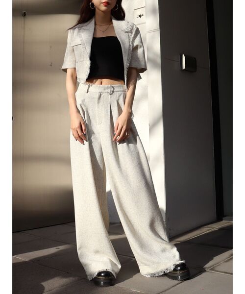 EVRIS（エヴリス）の「ボリュームタックフリンジワイドパンツ【セットアップ着用可能】（その他パンツ・レディース・ホワイト/ブラック/グリーン・SMALL/MEDIUM）」の16枚目の写真