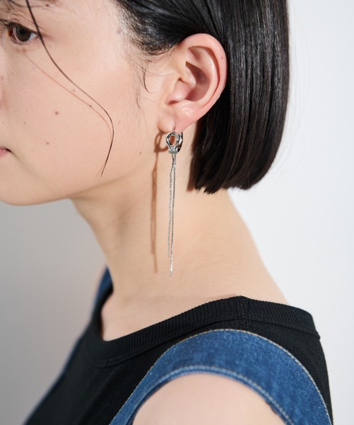 Shelly island（シェリーアイランド）の「ロングチェーンデザインピアス（ピアス（両耳用）・レディース・シルバー/ゴールド・FREE）」の2枚目の写真