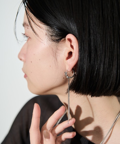 Shelly island（シェリーアイランド）の「ロングチェーンデザインピアス（ピアス（両耳用）・レディース・シルバー/ゴールド・FREE）」の5枚目の写真
