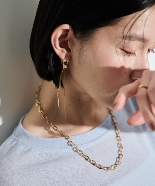 Shelly island（シェリーアイランド）の「ロングチェーンデザインピアス（ピアス（両耳用）・レディース・シルバー/ゴールド・FREE）」の4枚目の写真