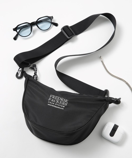 FREDRIK PACKERS(フレドリックパッカーズ)の「【FREDRIK PACKERS】210D BROW SHOULDER(ショルダーバッグ・メンズ・ベージュ/ブラック・FREE)」の1枚目の写真