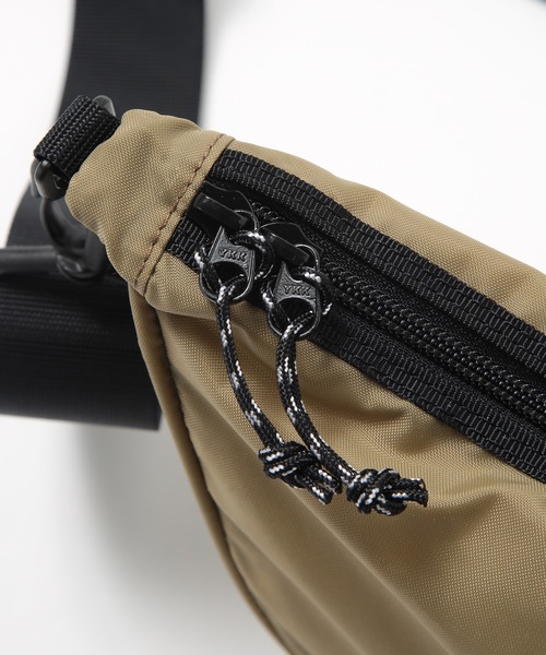 FREDRIK PACKERS(フレドリックパッカーズ)の「【FREDRIK PACKERS】210D BROW SHOULDER(ショルダーバッグ・メンズ・ベージュ/ブラック・FREE)」の4枚目の写真