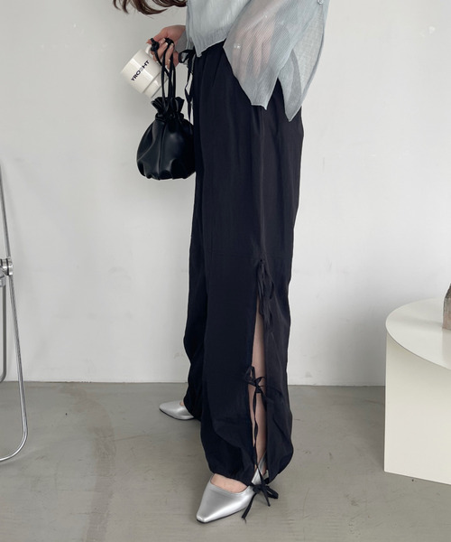 Ada.(エイダ)の「サイド リボン デザイン カーゴパンツ(カーゴパンツ・レディース・ブラック/ベージュ/グレー・FREE)」の5枚目の写真