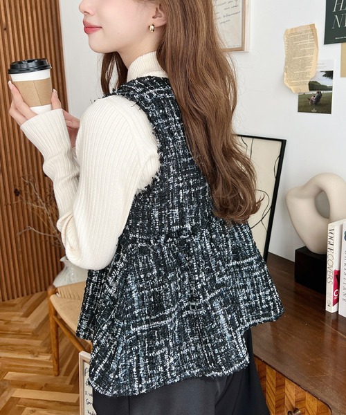 moment+（モーメントプラス）の「MIXツイードペプラムZIPベスト