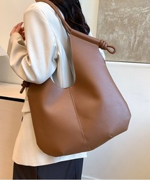 ハーフムーンワンショルダーバッグ A4収納可能  大容量