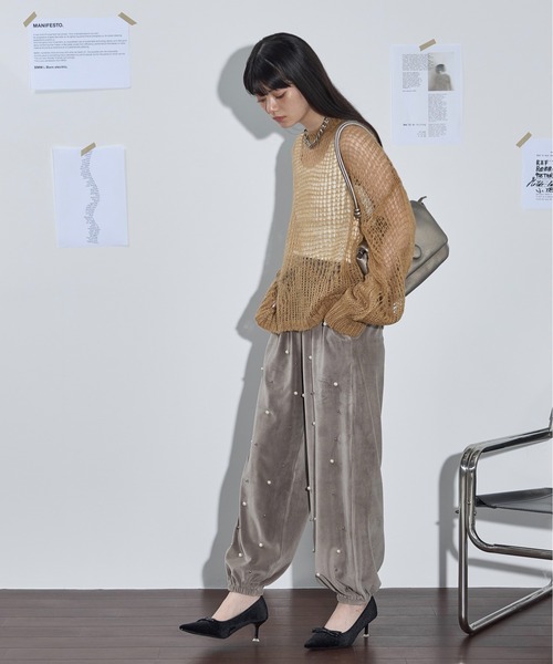 THE YOn✳︎パールスタッズベロアイージーパンツ THE YOn（ザヨン）の「パールスタッズベロアイージーパンツ