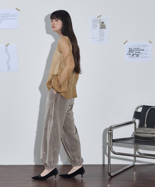 THE YOn(ザヨン)の「パールスタッズベロアイージーパンツ(その他パンツ・レディース・オリーブ/アイボリー/グレー・FREE)」の14枚目の写真