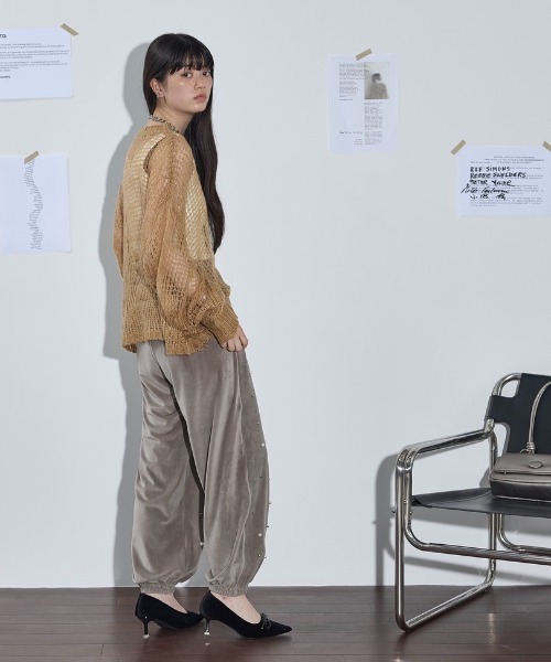 THE YOn（ザヨン）の「パールスタッズベロアイージーパンツ