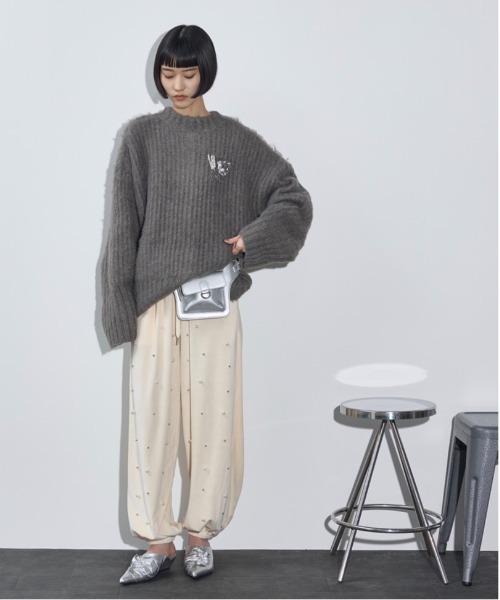 THE YOn（ザヨン）の「パールスタッズベロアイージーパンツ