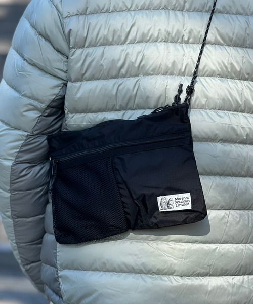 MARMOT（マーモット）の「【Marmot】MMW Sacoche / エムエヌダブリューサコッシュ（ショルダーバッグ・メンズ・ブラック/オリーブ/オレンジ・ONE SIZE）」の2枚目の写真