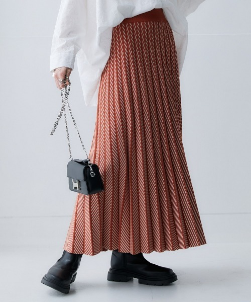 Soiunique（スワユニーク）の「ヘリンボーン柄アコーディオンプリーツスカート ［Soiunique］（スカート・レディース・ブラック×ブルー/ブラック×ホワイト/オレンジ系/ブラック系・M/L/LL）」の4枚目の写真