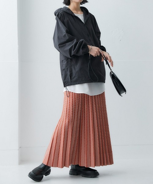 Soiunique（スワユニーク）の「ヘリンボーン柄アコーディオンプリーツスカート ［Soiunique］（スカート・レディース・ブラック×ブルー/ブラック×ホワイト/オレンジ系/ブラック系・M/L/LL）」の15枚目の写真