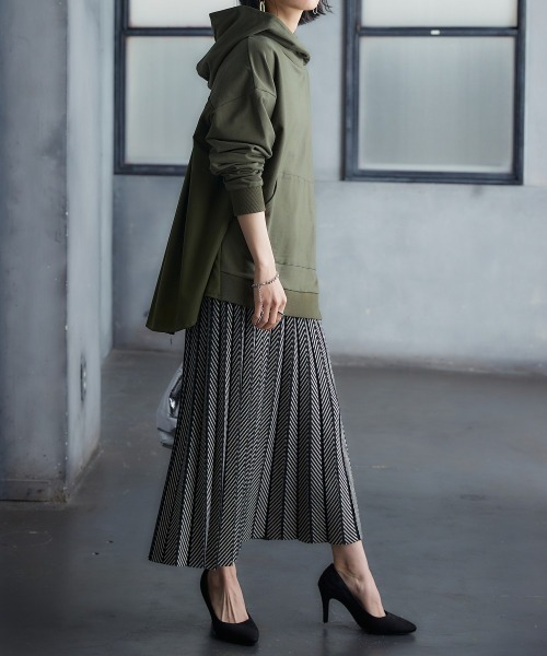 Soiunique（スワユニーク）の「ヘリンボーン柄アコーディオンプリーツスカート ［Soiunique］（スカート・レディース・ブラック×ブルー/ブラック×ホワイト/オレンジ系/ブラック系・M/L/LL）」の7枚目の写真