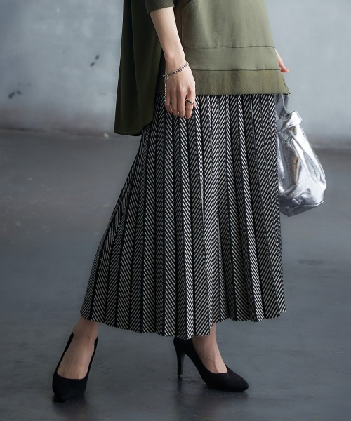 Soiunique（スワユニーク）の「ヘリンボーン柄アコーディオンプリーツスカート ［Soiunique］（スカート・レディース・ブラック×ブルー/ブラック×ホワイト/オレンジ系/ブラック系・M/L/LL）」の8枚目の写真
