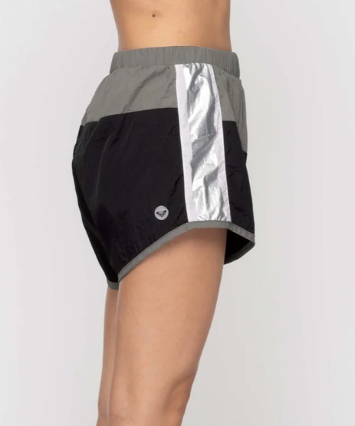 ROXY(ロキシー)の「JUMP HIGH METALLIC S/ロキシーウエストゴム撥水加工フィットネスショートパンツ(その他パンツ・レディース・ブルー/ブラック・LARGE/MEDIUM/SMALL)」の15枚目の写真