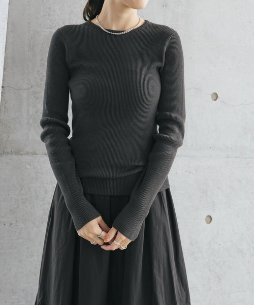 URBAN RESEARCH（アーバンリサーチ）の「『UR TECH』コットンメランジクルーネックニット（ニット/セーター・レディース・オレンジ/パープル/カーキ・FREE）」の19枚目の写真