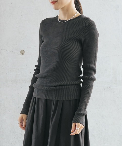 URBAN RESEARCH（アーバンリサーチ）の「『UR TECH』コットンメランジクルーネックニット（ニット/セーター・レディース・オレンジ/パープル/カーキ・FREE）」の20枚目の写真