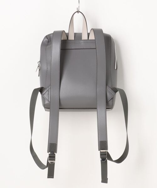 and it_（アンドイット）の「Legato Largo かるいかばん ミニリュック（バックパック/リュック・レディース・ブラック/グレイッシュベージュ/ダークグレー/ライトグレー/ダークブラウン・FREE）」の6枚目の写真