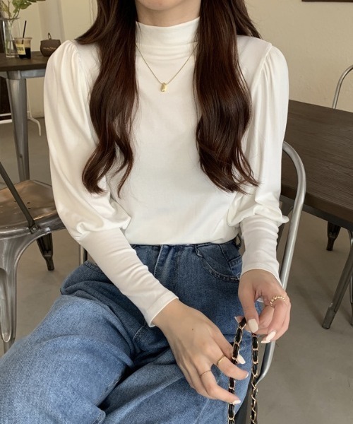 LADY LIKE(レディライク)の「パワーショルダープチハイトップス(Tシャツ/カットソー・レディース・モカ/ホワイト/ブラック・M)」の2枚目の写真