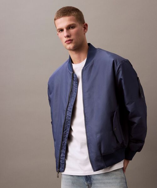 Calvin Klein（カルバン・クライン）の「ロングスリーブヒーローボンバージャケット（ブルゾン・メンズ・アッシュグレー/ブラック/ブルー・L/M/S/XL/XS）」の14枚目の写真