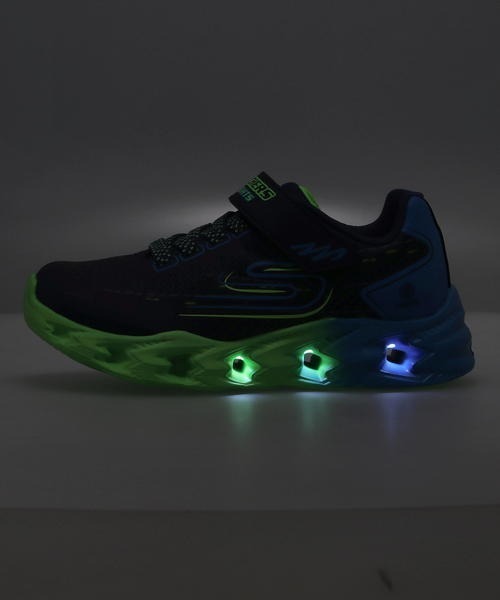 ライトが光る★SKECHERS★ICE LIGHTS Lighted Footwear for Boys - YouTube