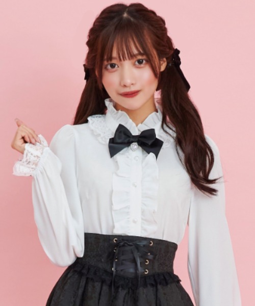 Secret Honey(シークレットハニー)の「スタンドレースフリルミニリボンブラウス(シャツ/ブラウス・レディース・オフホワイト/ブラック・MEDIUM)」の1枚目の写真