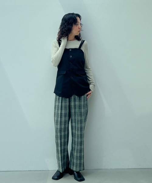 y/m(イム)の「【セットアップ対応】ダブルストラップフロントボタンビスチェ(ベスト・レディース・ブラック/ブラウン・FREE)」の4枚目の写真