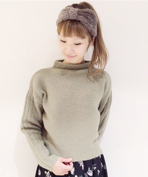 one after another NICE CLAUP(ワンアフターアナザーナイスクラップ)の「【SEDA12月号掲載 ナイスクラップ】ボトルネックタートルニット(ニット/セーター・レディース・カーキ/ブラック/アイボリー/ライトグレー・FREE)」の4枚目の写真