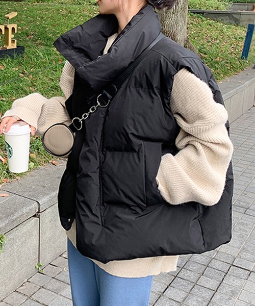 ALTROSE（アルトローズ）の「スタンドカラー 中綿 ベスト ジャケット（ダウンベスト・レディース・ブラック・FREE）」の2枚目の写真