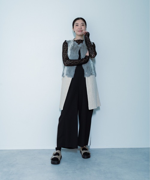 TEVALT(ヴァレット)の「ラウンドネックラインプリント ラビットファー ニットジレ(ベスト・レディース・ライトグレー・38)」の11枚目の写真