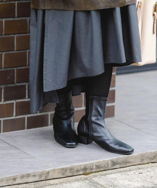 RODE SKO（ロデスコ）の「『MADE IN JAPAN』3センチスクエアトゥショートブーツ（ブーツ・レディース・ブラック/シルバー・38/36/37）」の3枚目の写真