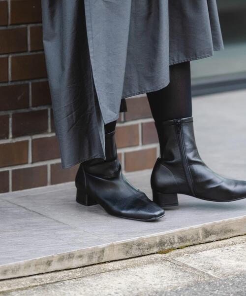 RODE SKO（ロデスコ）の「『MADE IN JAPAN』3センチスクエアトゥショートブーツ（ブーツ・レディース・ブラック/シルバー・38/36/37）」の4枚目の写真