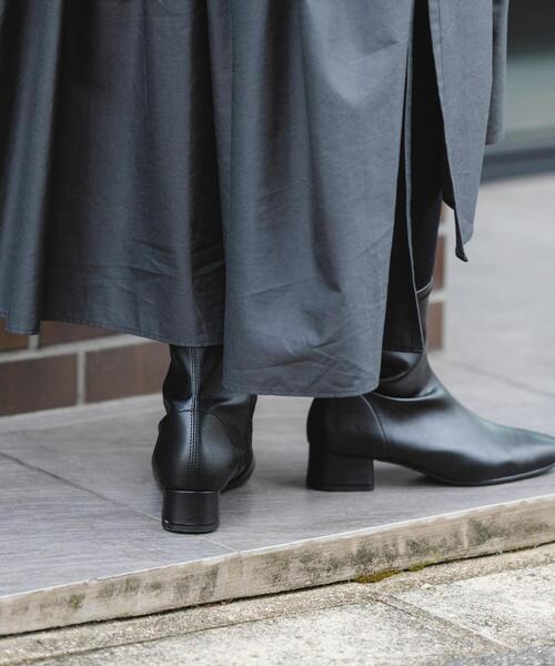 RODE SKO（ロデスコ）の「『MADE IN JAPAN』3センチスクエアトゥショートブーツ（ブーツ・レディース・ブラック/シルバー・38/36/37）」の5枚目の写真