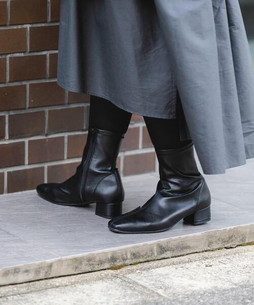 RODE SKO（ロデスコ）の「『MADE IN JAPAN』3センチスクエアトゥショートブーツ（ブーツ・レディース・ブラック/シルバー・38/36/37）」の6枚目の写真