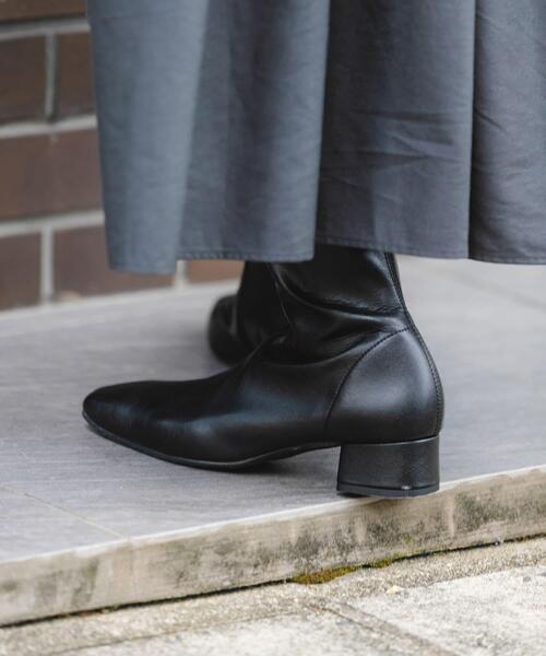 RODE SKO（ロデスコ）の「『MADE IN JAPAN』3センチスクエアトゥショートブーツ（ブーツ・レディース・ブラック/シルバー・38/36/37）」の7枚目の写真