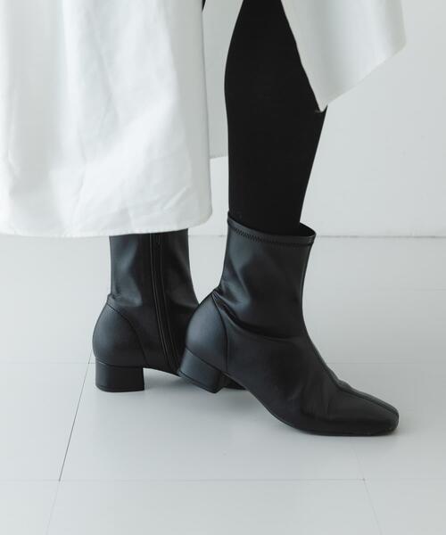 RODE SKO（ロデスコ）の「『MADE IN JAPAN』3センチスクエアトゥショートブーツ（ブーツ・レディース・ブラック/シルバー・38/36/37）」の15枚目の写真